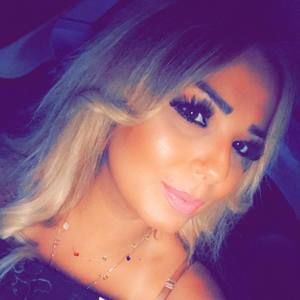 Meet your Posher, Moni